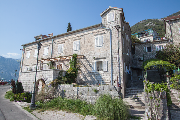 perast