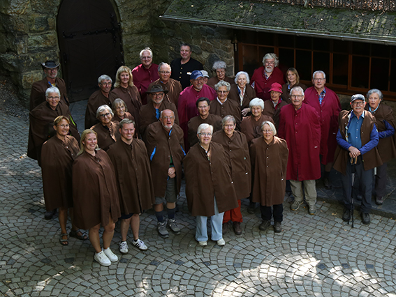 Unsere Wandergruppe vorm Besuch der Feengrotte