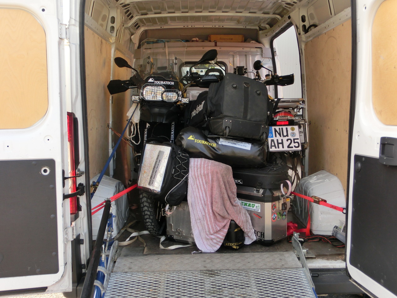 Da siehts ja aus wie bei Helmlingers im Ducato (oder so ähnlich hieß das doch...)