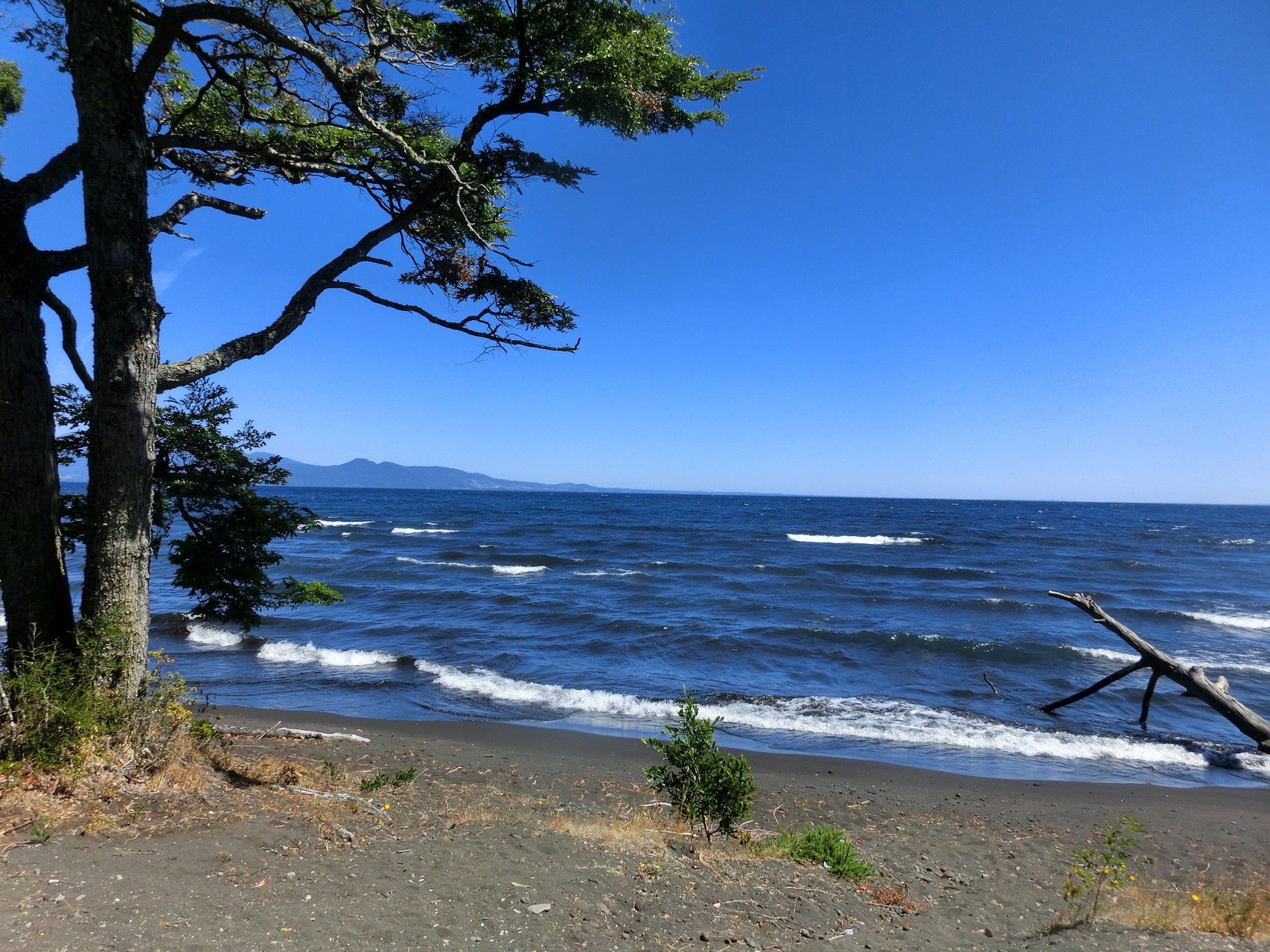 Blick von der Blockhausterrasse auf den Lago Llanquihue