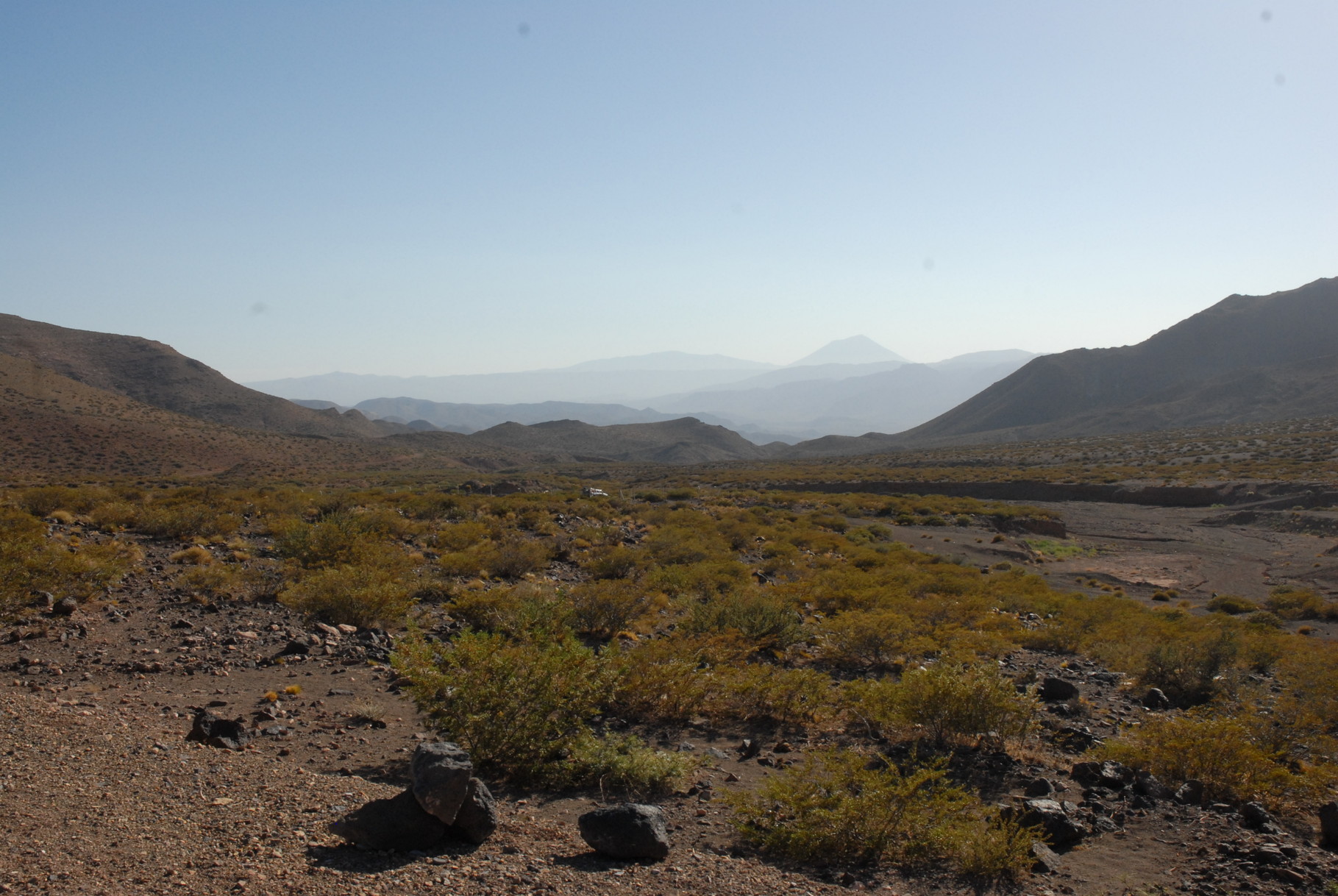 Blick bei El Yampal auf den Cerro Payún