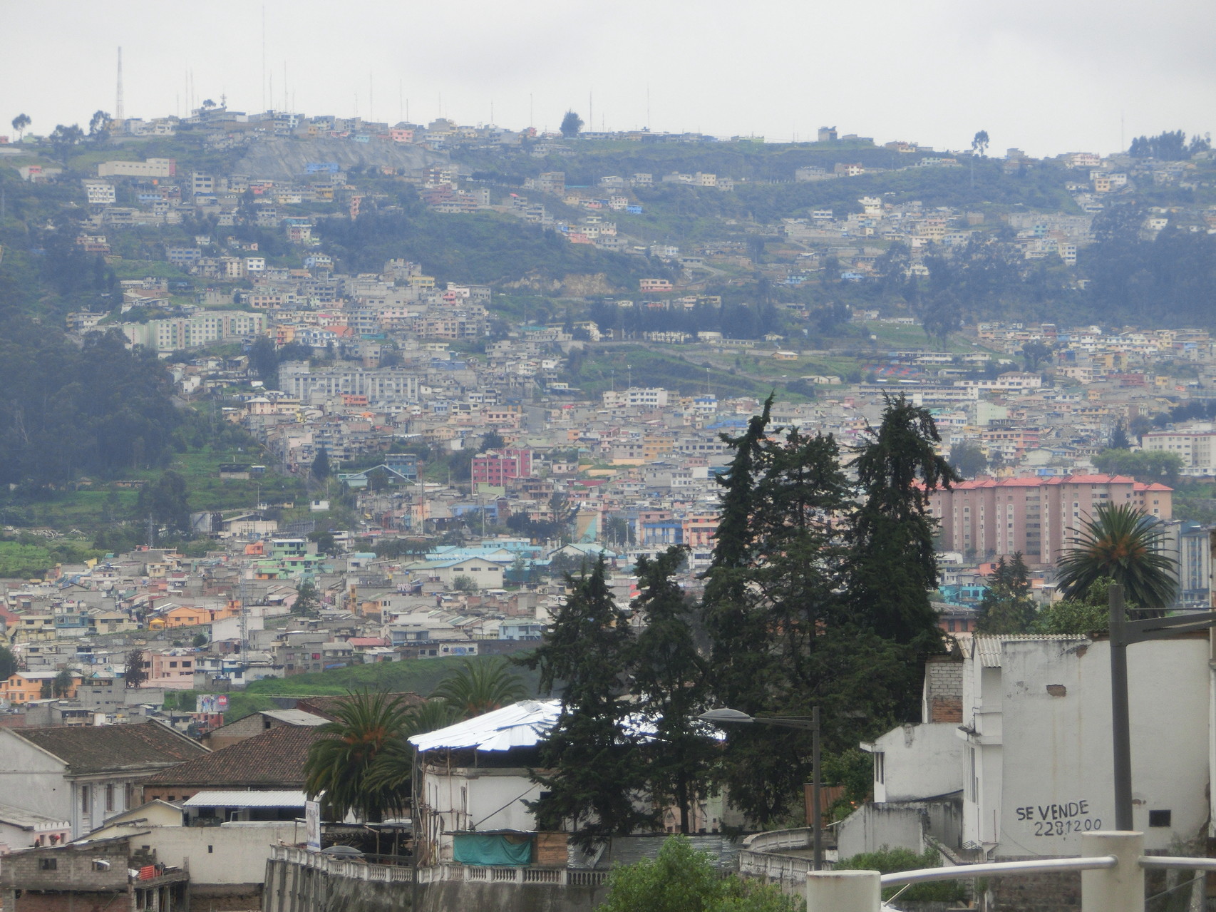 Quito ist von Bergen und Vulkanen "umzingelt"