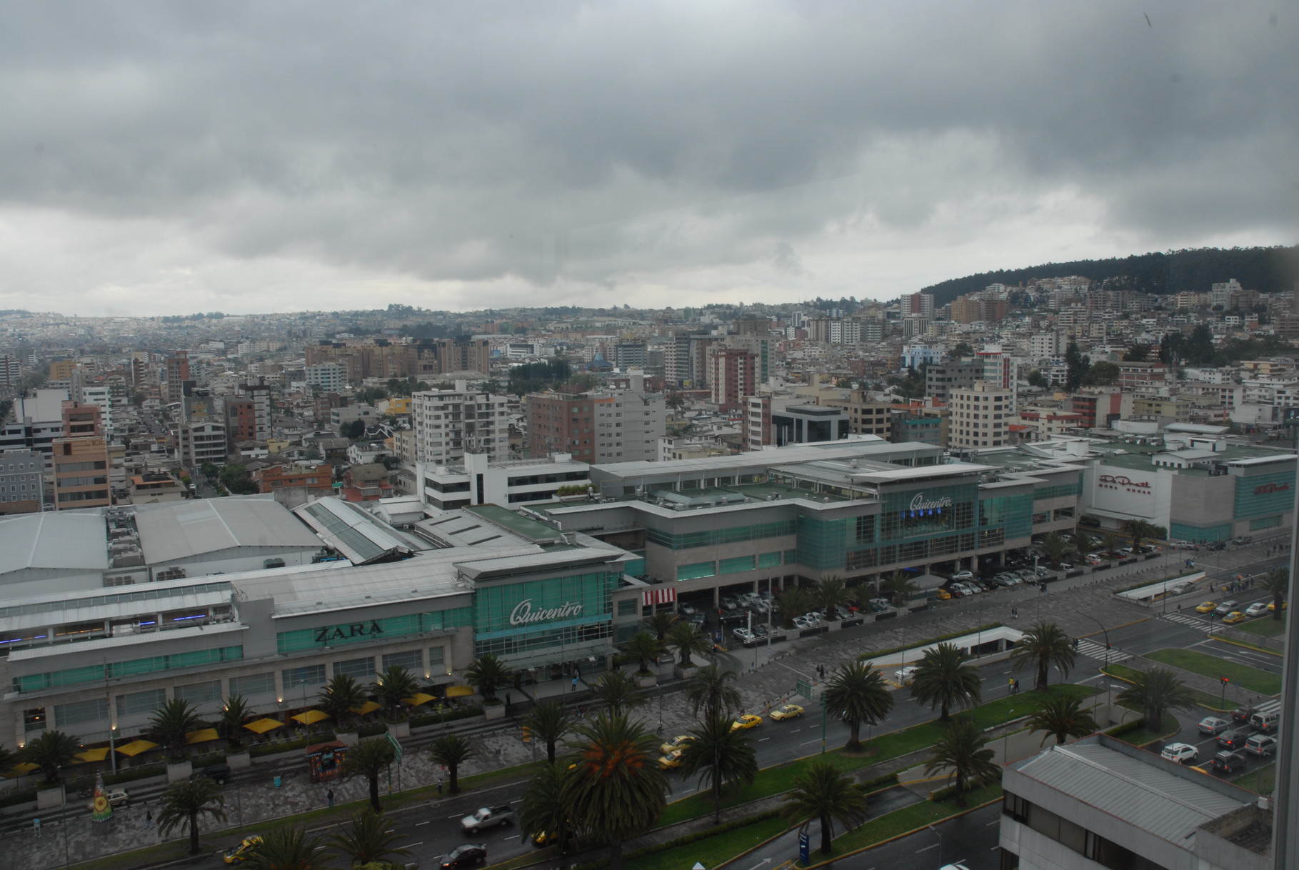 Blick aus unserer vorübergehenden Heimat in den Norden von Quito