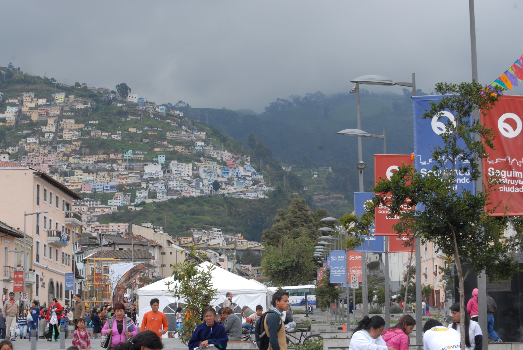 ... Quitos an den Bergen