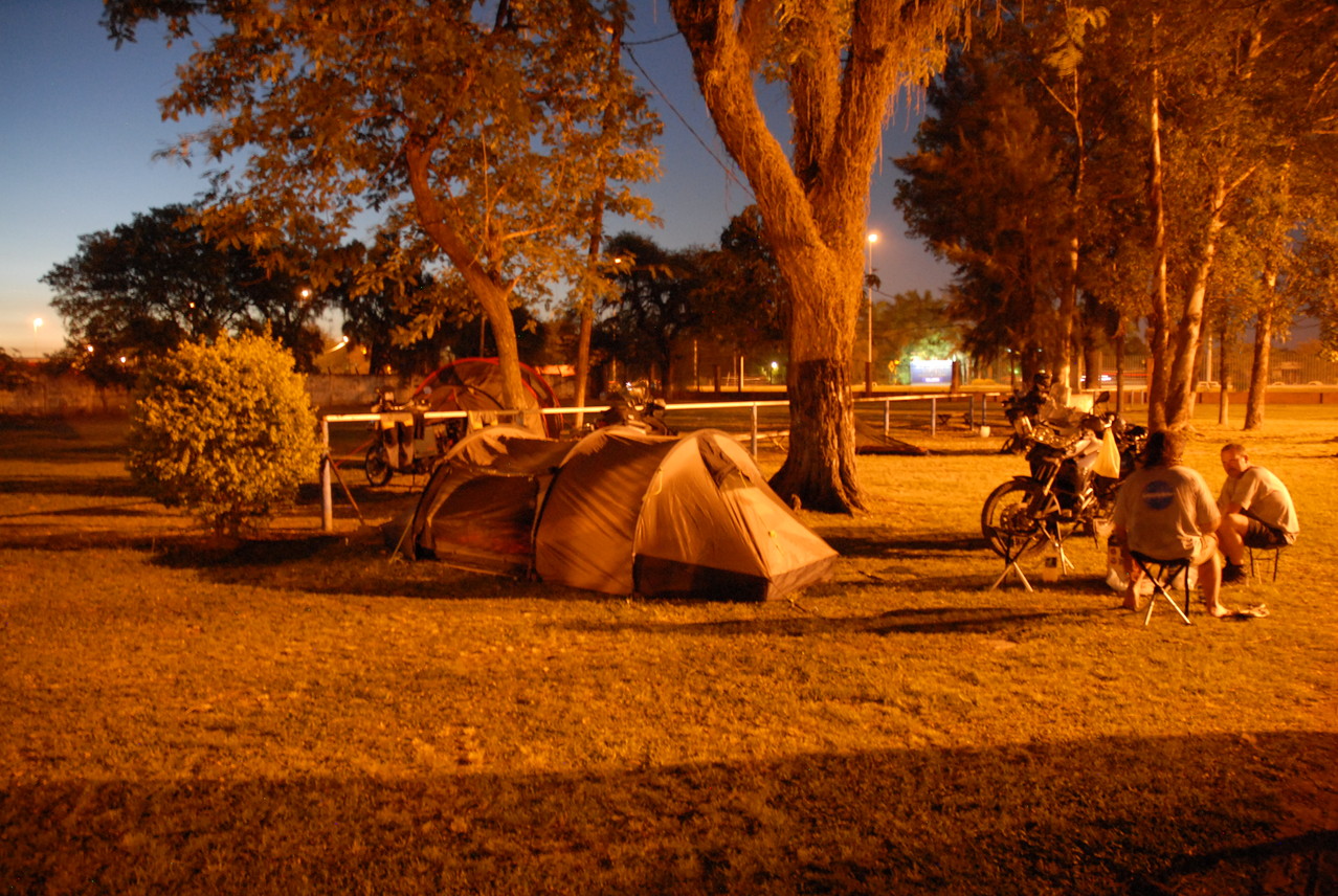 Unser Nachtlager am Compingplatz in Formosa in einem besonderen Licht