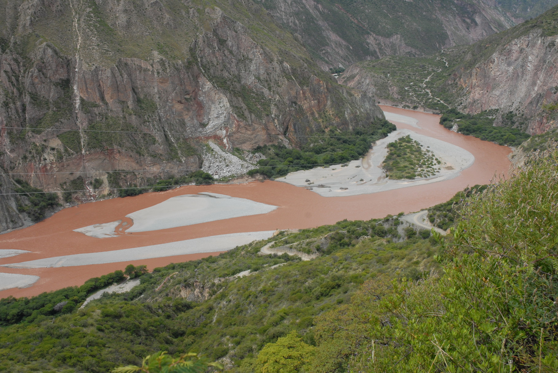 Blick auf den Rio Apurimac ... und so klares Wasser hat er