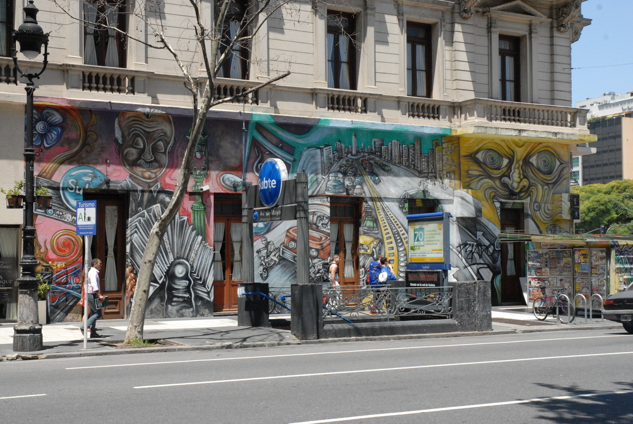 Bemaltes Haus an der Ecke