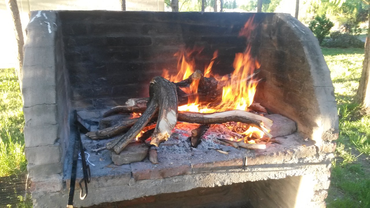 Hier hat jede Hütte einen eigenen Grillplatz ... praktisch!