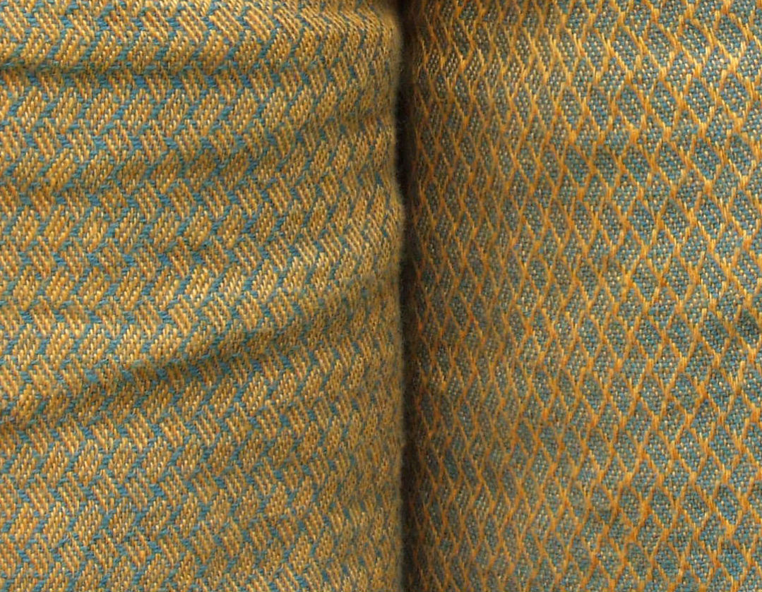 Stoffdetail offene Hose, beide Seiten jeweils eine andere Stoffseite