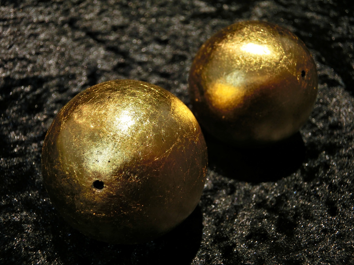 Boules acier pleines diamètre 40mm percées à 2mm traversant