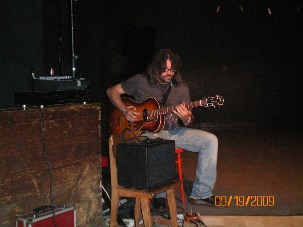 Daniele Bonadei alla chitarra...