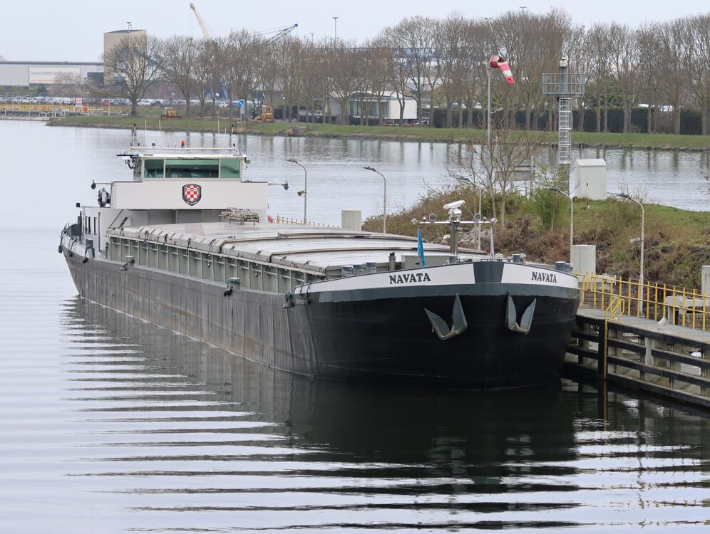 Navata Motorvrachtschip ENI 02318156 Het motorvrachtschip Navata heeft een lengte van 86 m, een breedte van 9,5 m