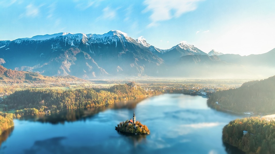 Brume sur paysage de rêve-https://www.aidant-services.fr