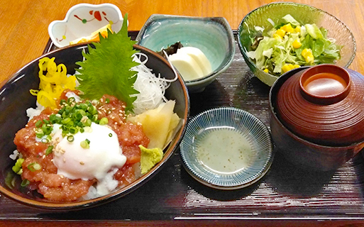 まぐろユッケ丼（定食セット）