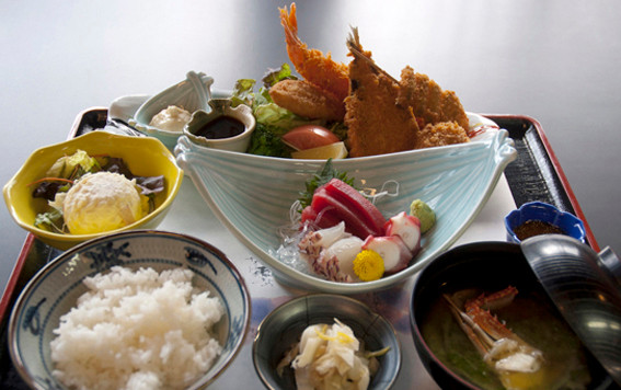 　　　　　　　　　　　　　　　　　　　　　　　　　　　　　　　　　　　　　　　　　　　　　　　　　　　　　　　　　　　フライ定食　↑