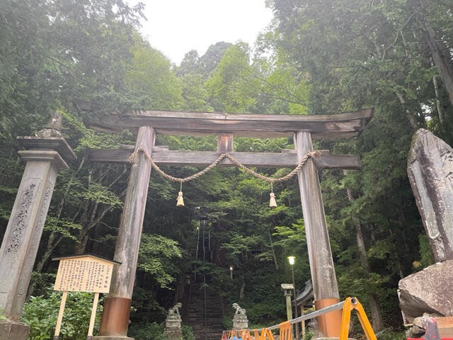 戸隠神社に行きました