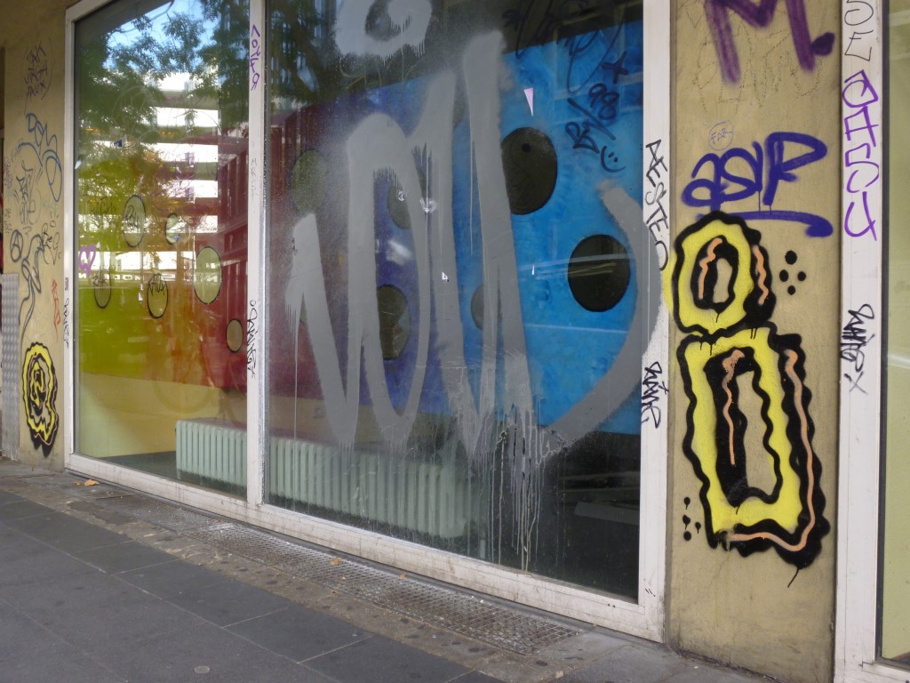 Streetart, 2016 fotografiert, aber schon sehr lange am Gebäude der alten Stadtbibliothek, das seit dem Umzug 2015 leer steht.