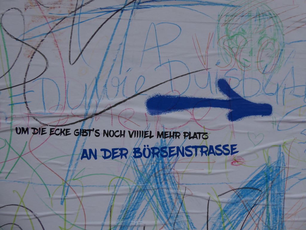 Im Dezember 2019 bietet die Imagekampagne DUISBURG IST ECHT 8,9 Quadratmeter mit weißem Papier überzogene Spanplattenfläche für Graffiti an.