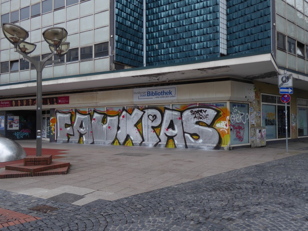 2017 fotografiert. Die Außenfläche des seit 2015 leer stehenden Gebäudes wird für Graffiti genutzt.