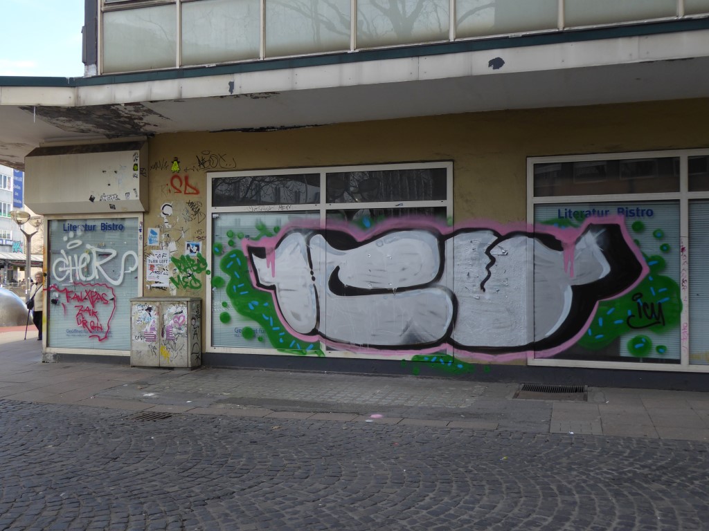 2017 fotografiert. Die Außenfläche des seit 2015 leer stehenden Gebäudes wird für Graffiti genutzt.