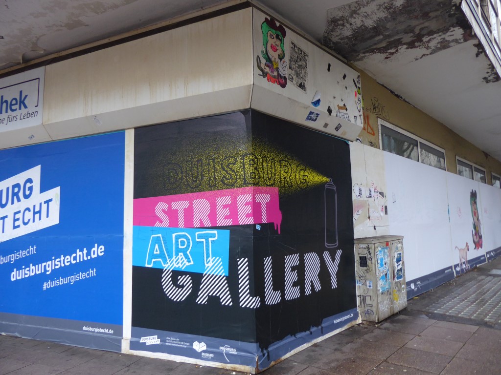"Duisburg braucht dich. Du bist Sprayer, kannst gut malen, zeichnen etc.? Dann komm zur Street Art Gallery an der alten Stadtbibliothek und zeig, was du drauf hast. Wir freuen uns auf dich. " Zitat von duisburgistecht bei Instagram