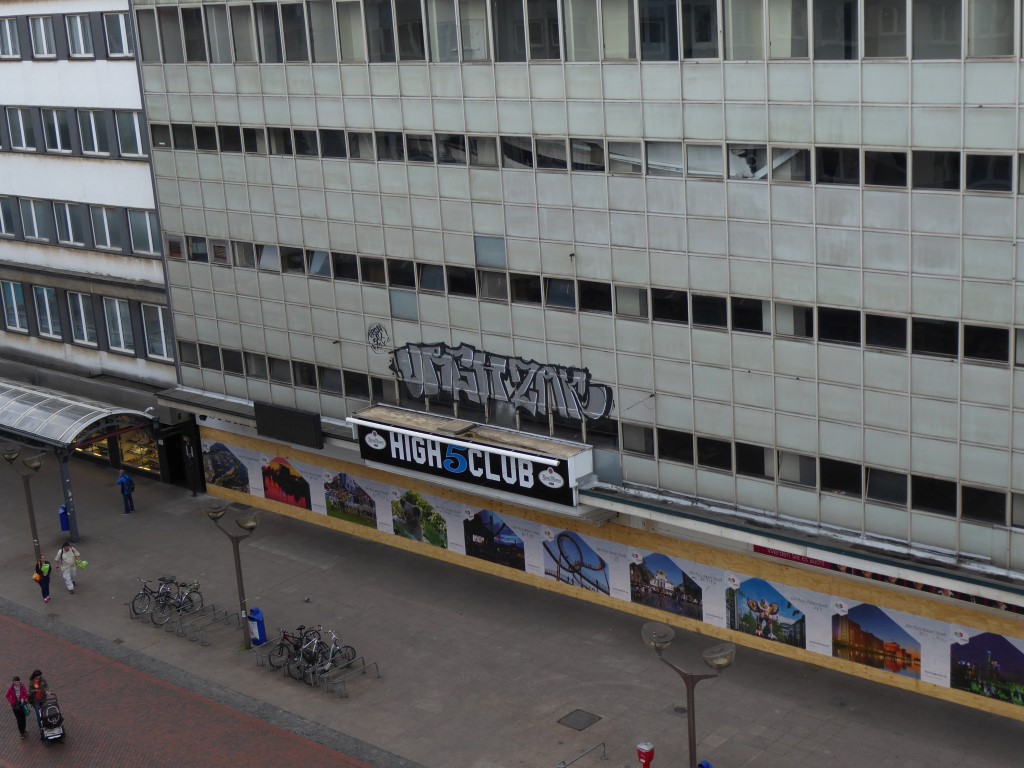 Im Sommer 2017 wird die Spanplattenfläche vom DUISBURG KONTOR genutzt, das mit dem Slogan "Der Puls dieser Stadt" wirbt. 