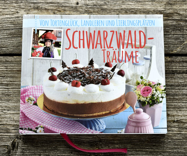 Das Buch "Schwarzwaldträume" mit vielen Geschichten und Rezepten aus unserer Heimat ist ab sofort im Werkstattladen erhältlich