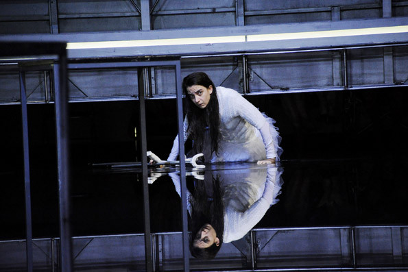 Die Letzten, Rolle: Ljubov, Regie: Markus Dietz, Bühne: Mayke Hegger, Kostüme: Henrike Bromber, Staatstheater Wiesbaden 2013, Foto: Lena Obst