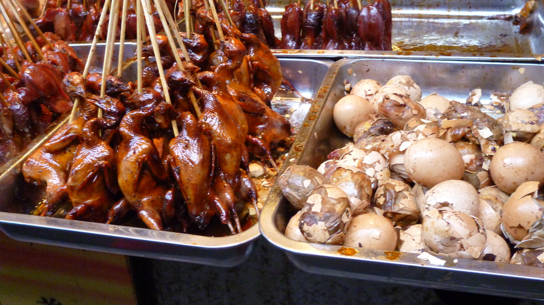 Straßenstand mit kuriosem Essen @ QiBao Altstadt