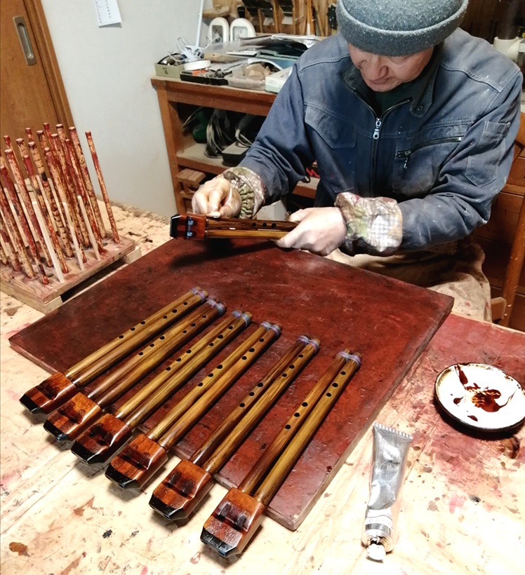 ダブルホイッスルC管製作中～最終仕上げ拭き漆塗り～