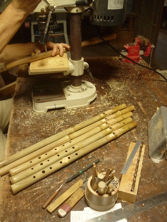 ｢蒼空の笛」ドレミ調真竹製インディアンフルート製作中