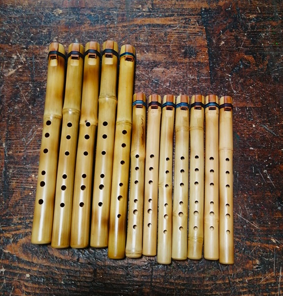 チャビーホイッスル「丸竹笛｝C管・G管製作中　　　　　　　　　　　　　　　　　　　　　　　　　～最終カシュ―塗り～