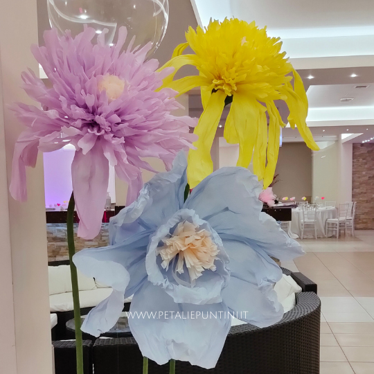 allestimento18 compleanno con fiori giganti peonie margherite echinacee narcisi