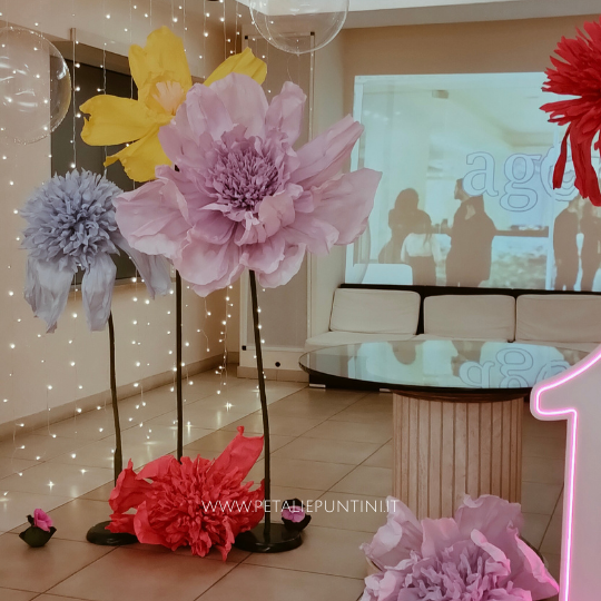 allestimento18 compleanno con fiori giganti peonie margherite echinacee narcisi