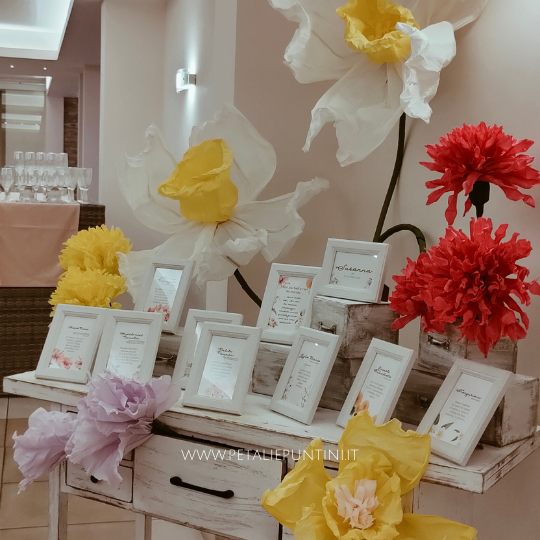 allestimento18 compleanno con fiori giganti peonie margherite echinacee narcisi
