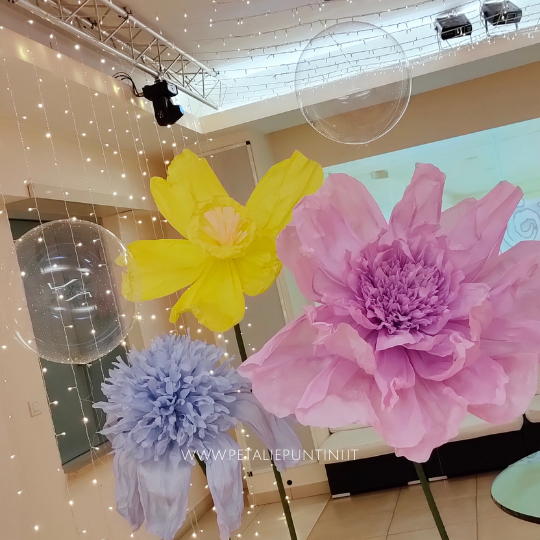 allestimento18 compleanno con fiori giganti peonie margherite echinacee narcisi
