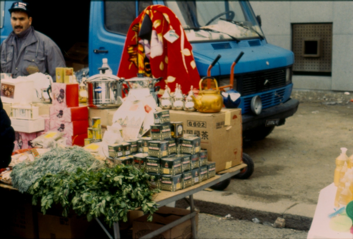 Mercato delle pulci di via Lorenzini