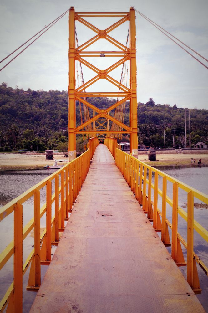 Brücke zwischen Nusa Lambongan und Nusa Ceningan
