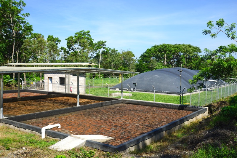 Biodigestor en industria de lácteos - covered lagoon digester for dairy waste and wastewater