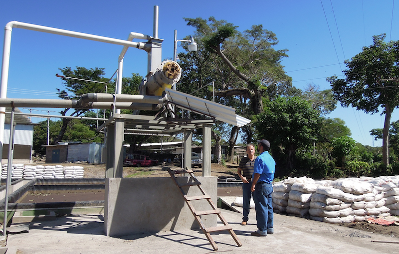 Separación de lodos de biodigestores - sludge separator digester -Lodos extraídos de biodigestor - AquaLimpia Engineering - Tratamiento de lodos de biodigestores 