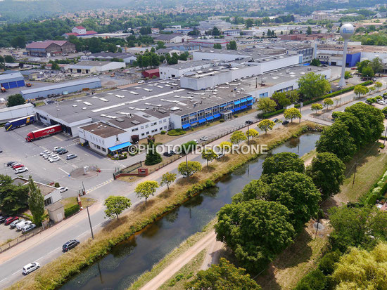 Photographie aérienne par drone de l’usine AMIS à Montluçon – entreprise de métallurgie