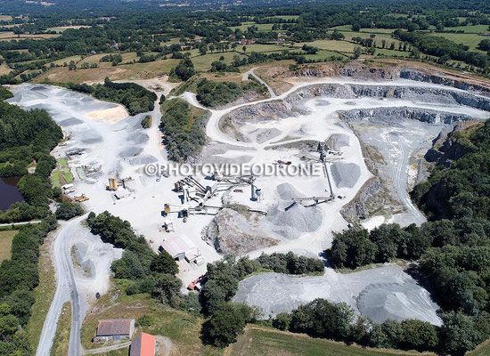 Photographie aérienne par drone de la carrière Sotramat à Châtelus-Malvaleix – exploitation industrielle