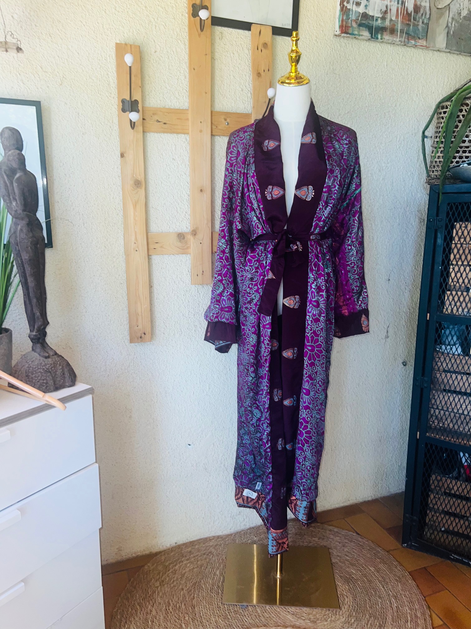 Kimono réversible violet – sophistication et motifs traditionnels
