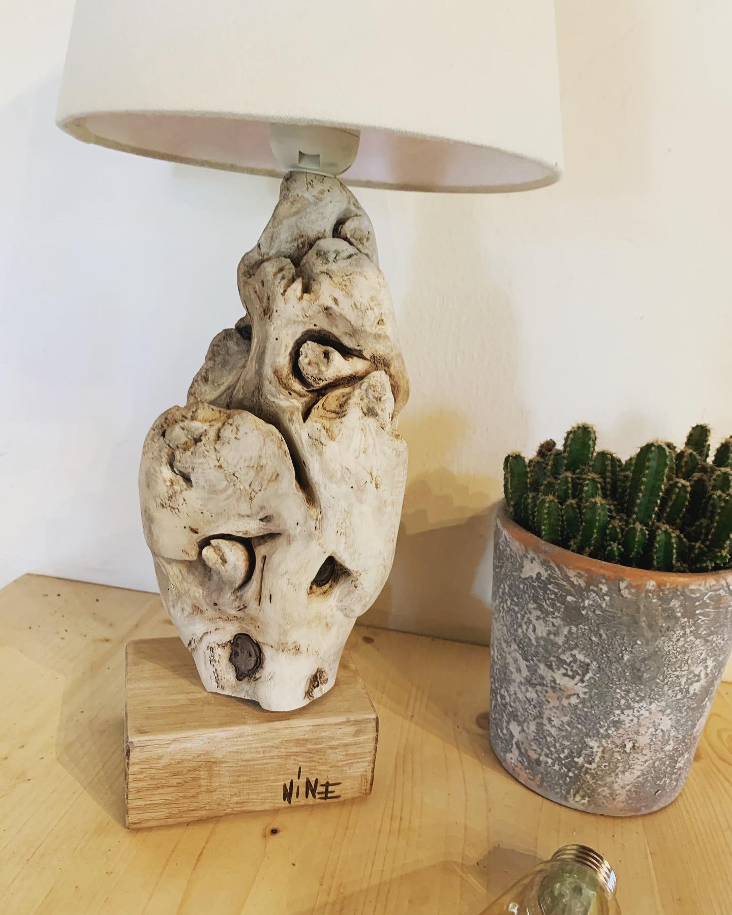 Lampes en bois flotté artisanales fait main
