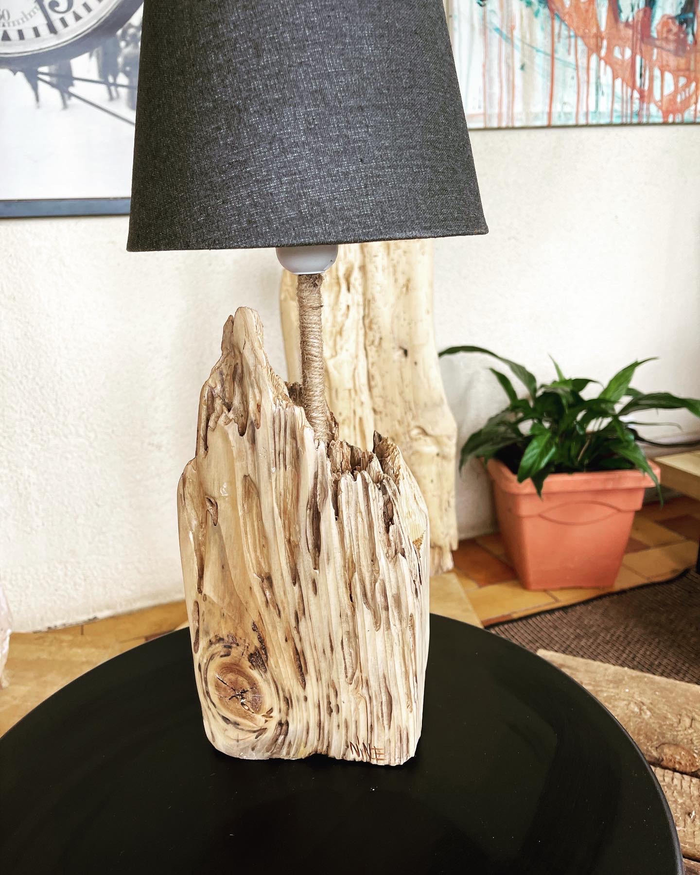 Lampe en bois flotté artisanale