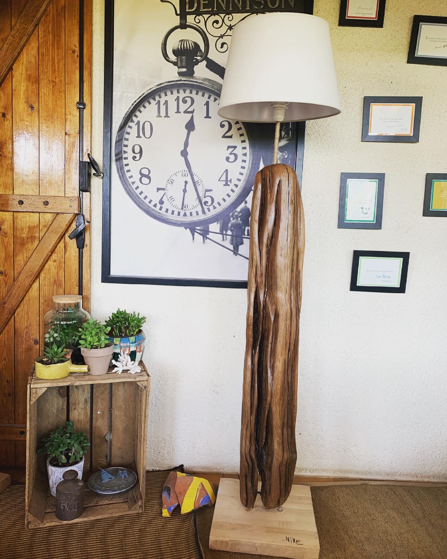 Lampe en bois flotté artisanale fait main