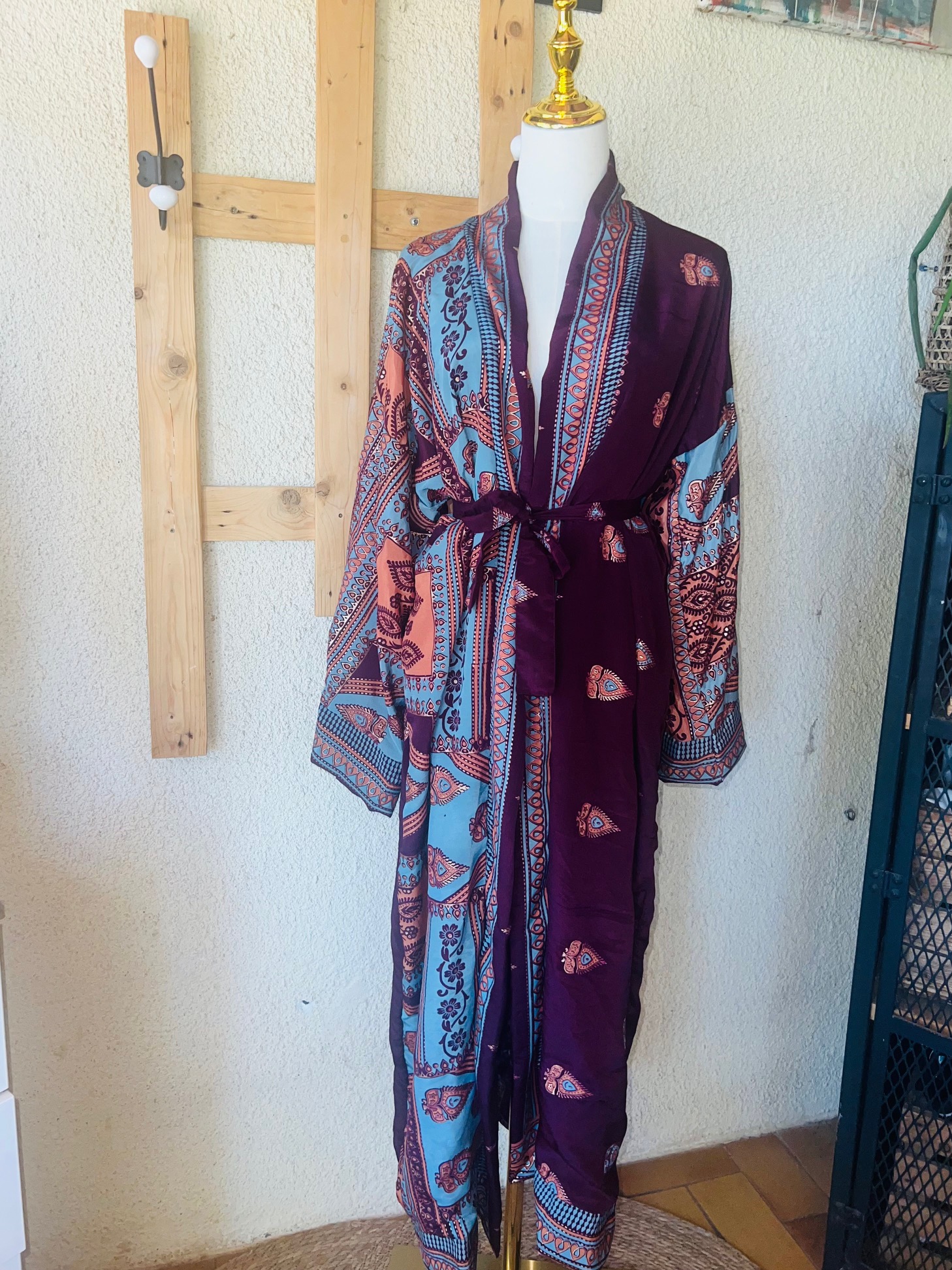 Kimono asymétrique vibrant – style et motifs artisanaux