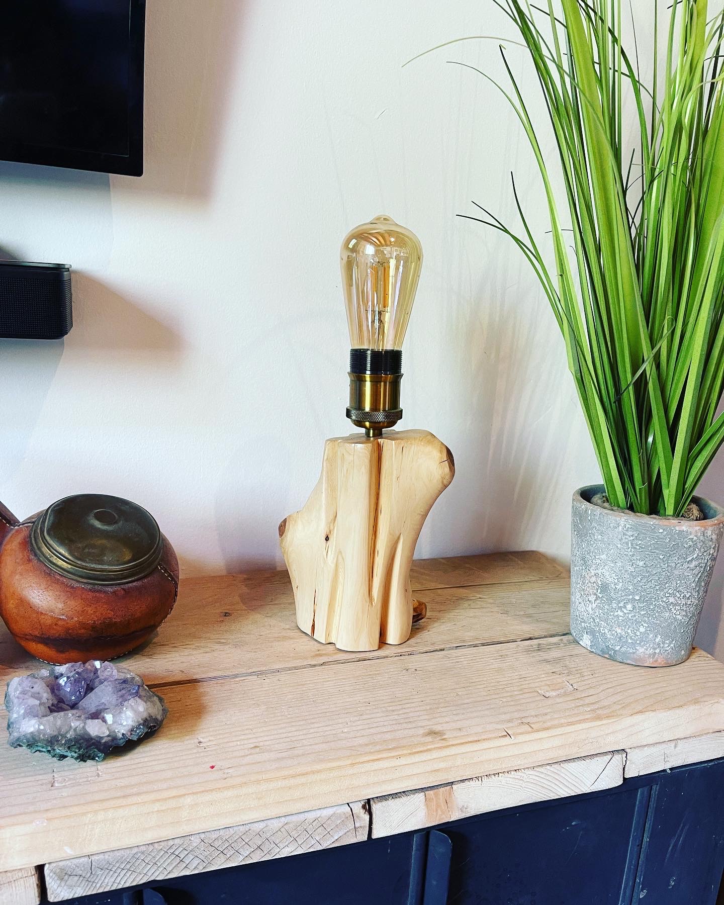 Lampe artisanale en bois de cade
