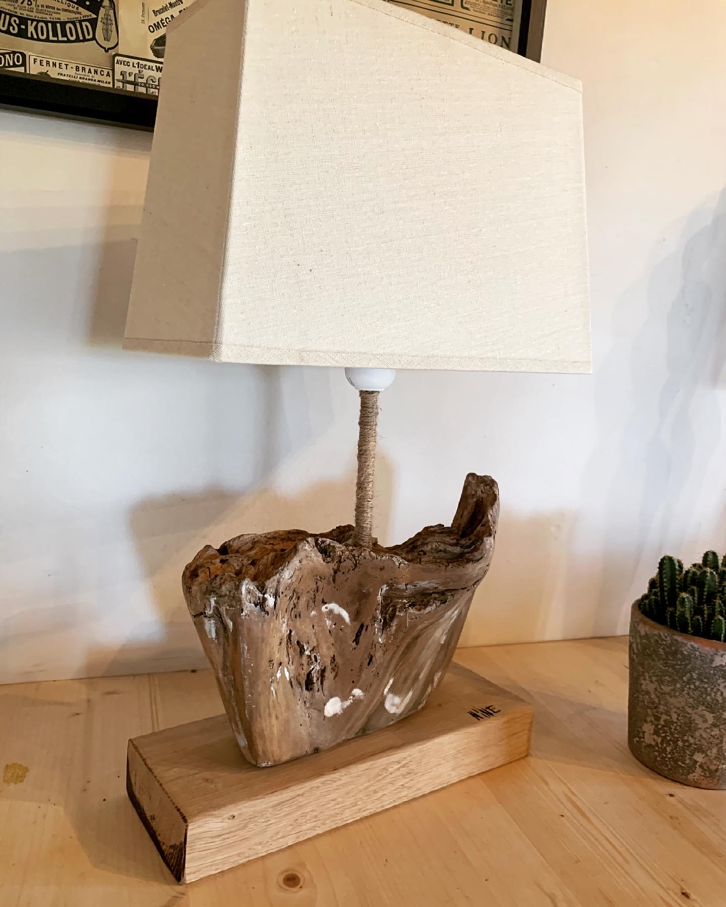Lampe en bois flotté artisanale fait main