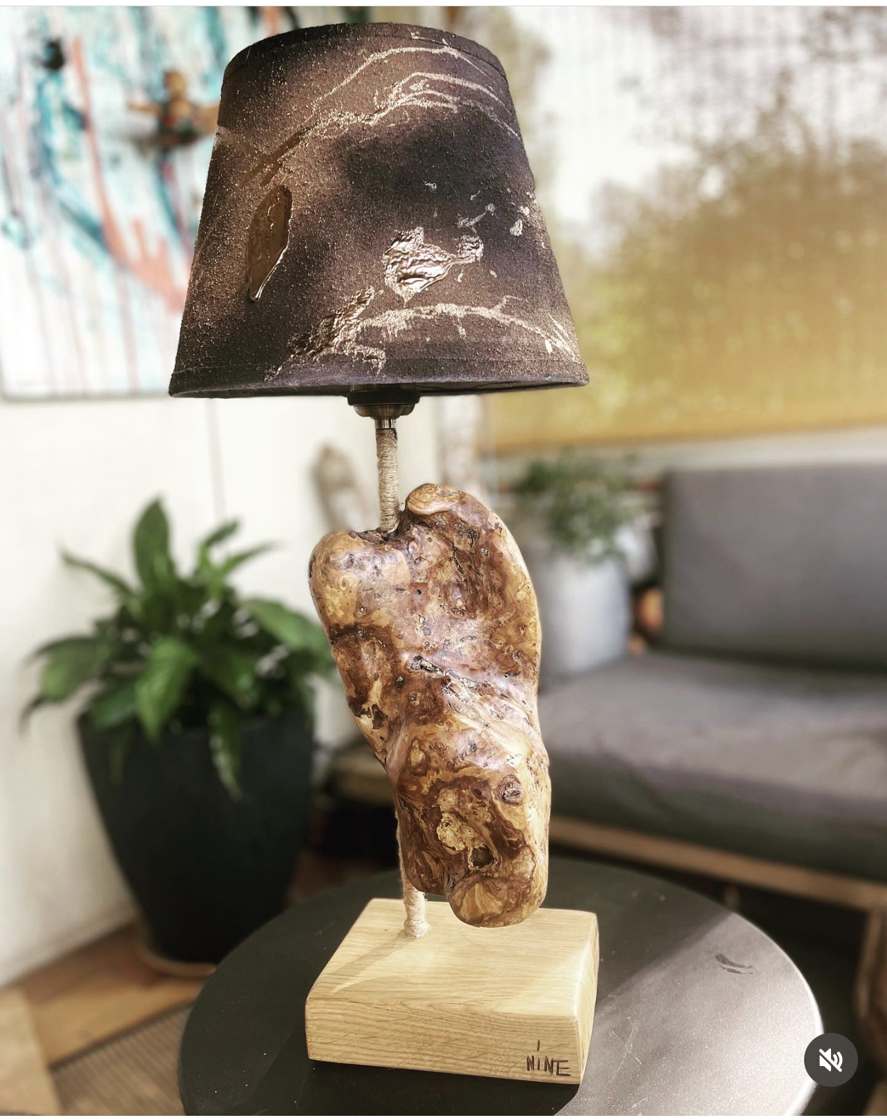 Lampe artisanale en bois d'olivier